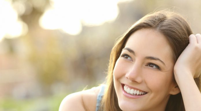 White Stripe: cómo blanqueé mis dientes en 2 semanas