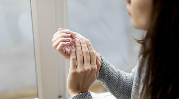 Como cortar la cuticula de las manos